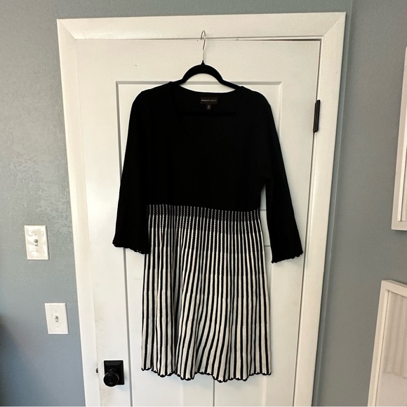 Dana Buchman Black and Cream Ribbed Knit Sweater Dress - women's Size XL - Picture 11 of 11